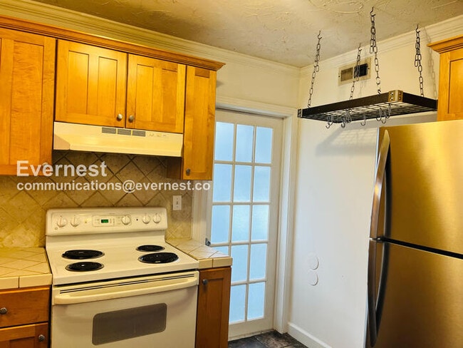 Building Photo - 454 Bowling Ave