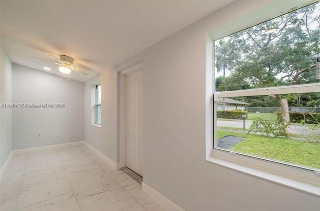 Building Photo - 425 NW 14th Way
