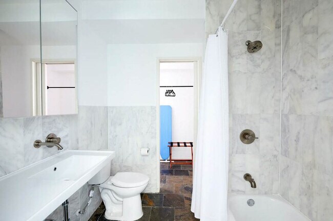 Foto del edificio - 2317 N Rampart St