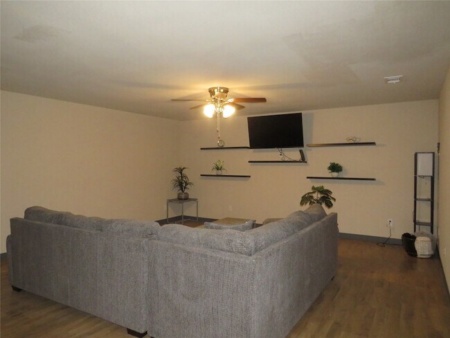 Foto del edificio - 12069 Joyce Ln