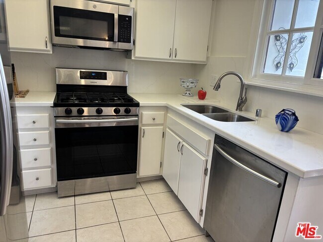 Building Photo - 27912 Ridgecove Ct N