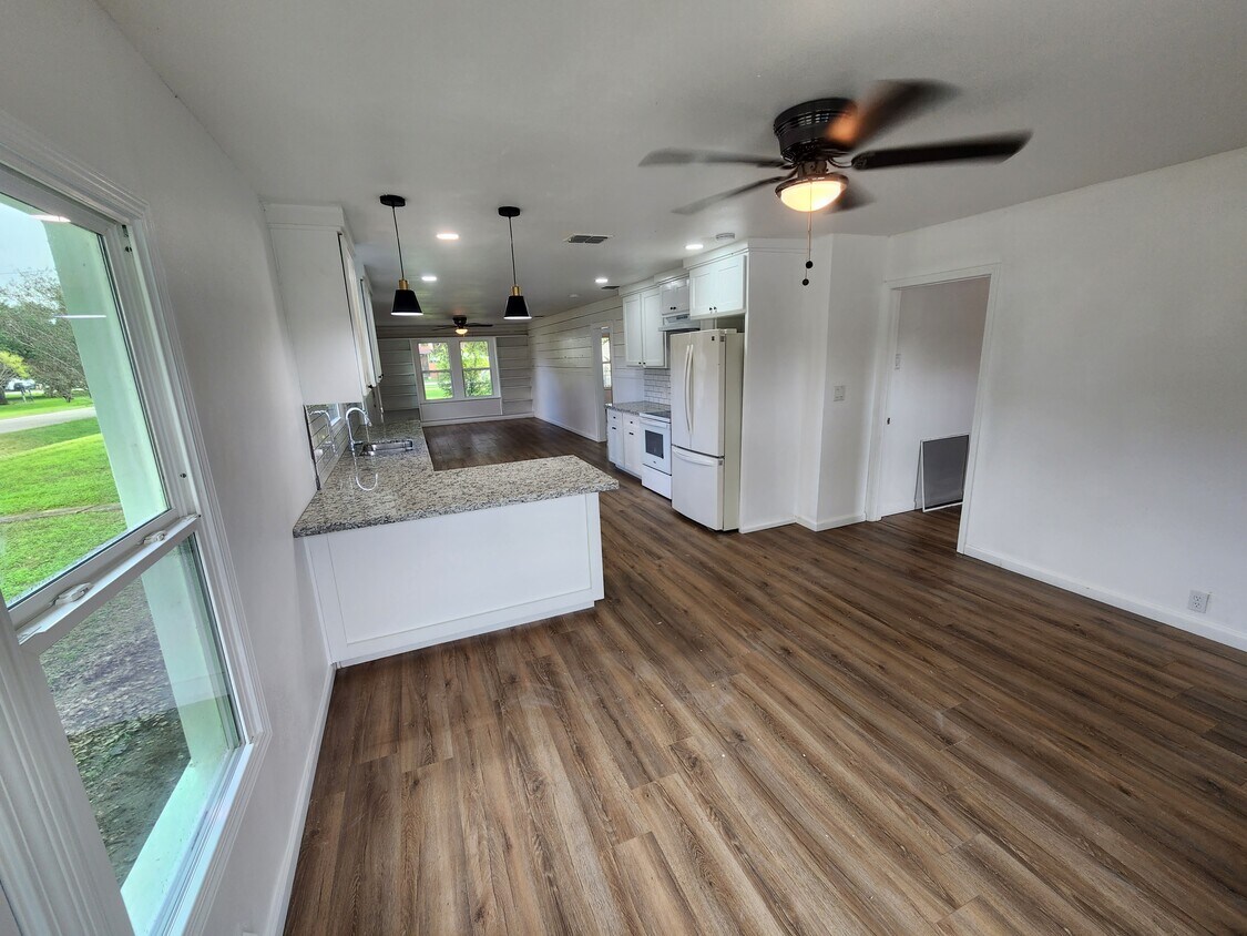 123 W Welder St, Sinton, TX 78387 House Rental in Sinton, TX