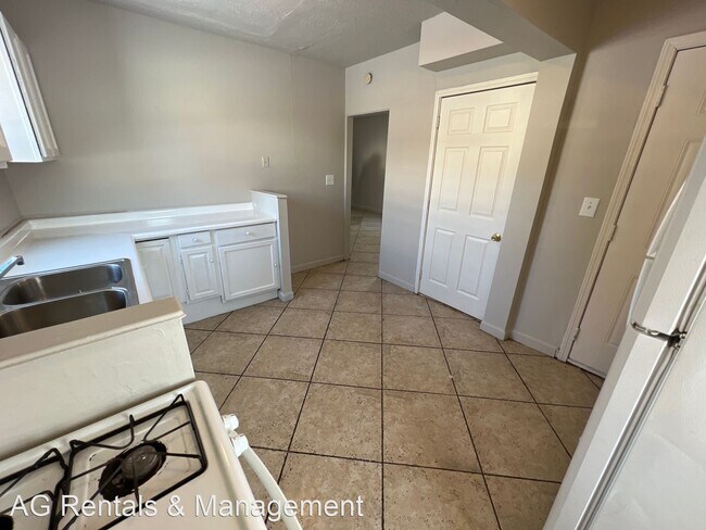 Foto del edificio - 3 br, 1 bath House - 3232 Barr St