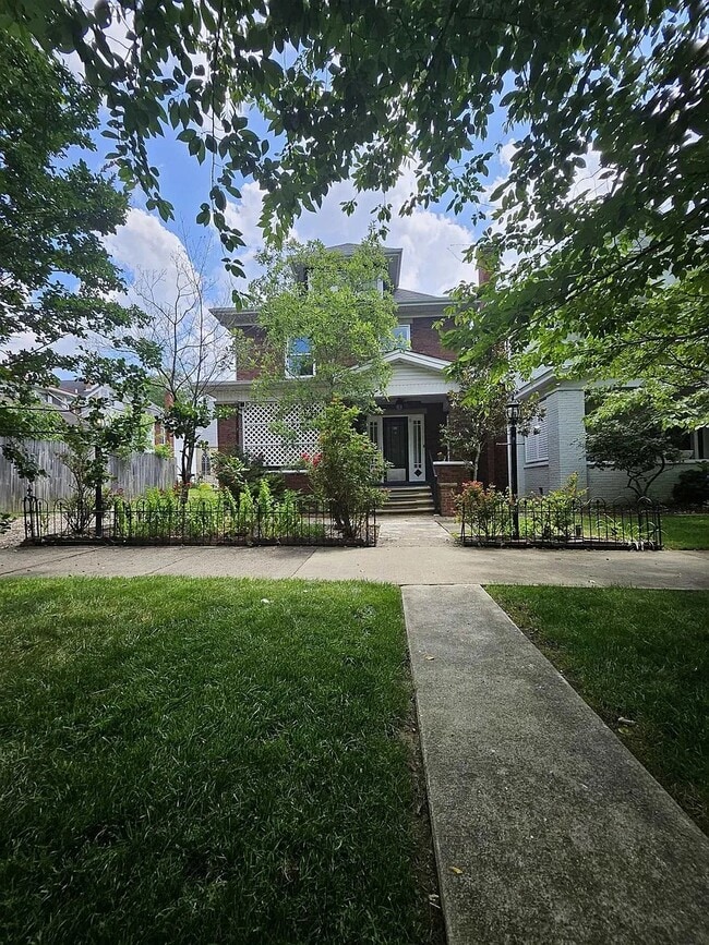 Building Photo - 1212 7th St
