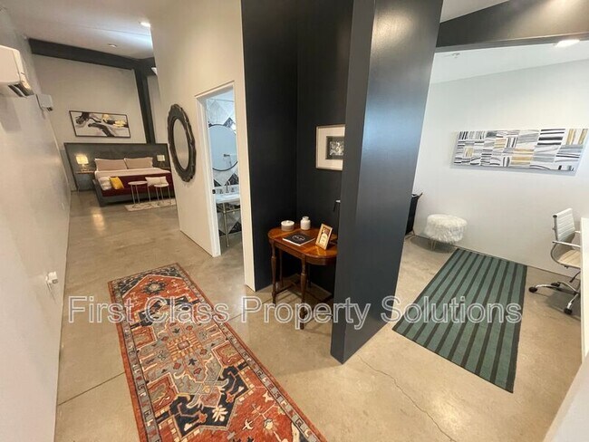 Foto del edificio - 711 N Douglas Ave