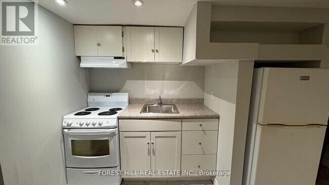 Photo du bâtiment - 8 Poplar Plains Crescent