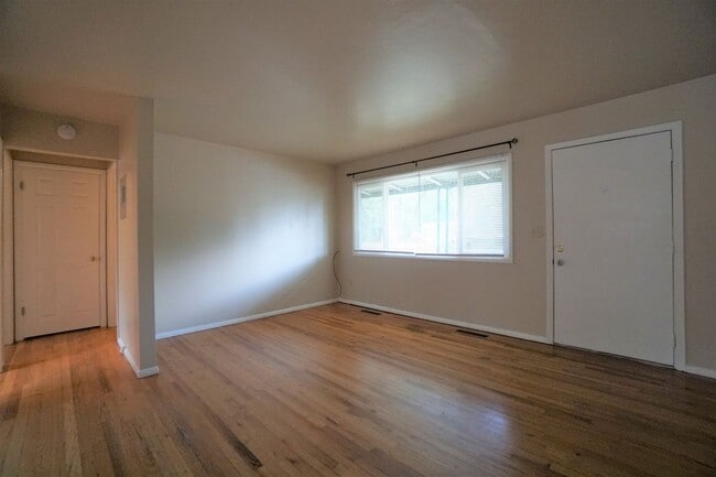 Photo - 1914 Cascade Ln House