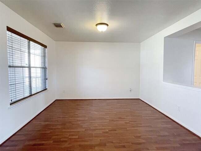 Foto del edificio - 15723 Crooked Arrow Dr