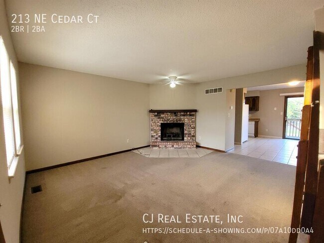 Building Photo - 213 NE Cedar Ct