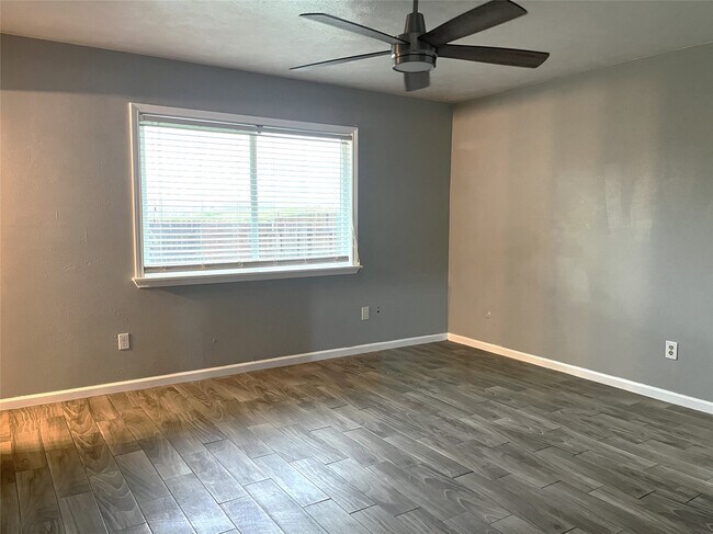 Building Photo - 14443 Edenglen Dr