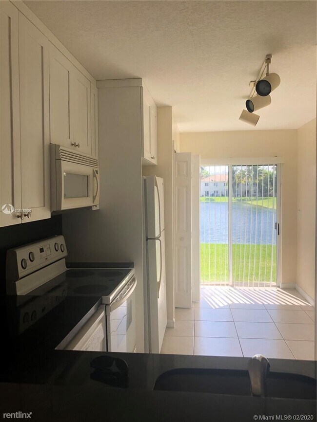 Foto del edificio - 2 br, 2 bath  - Venetia Gardens Condo