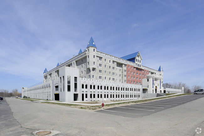 Foto del edificio - The Grand Castle Apartment Homes