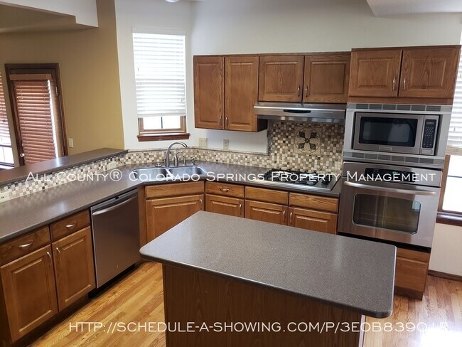 Building Photo - 2570 Stoneridge Dr