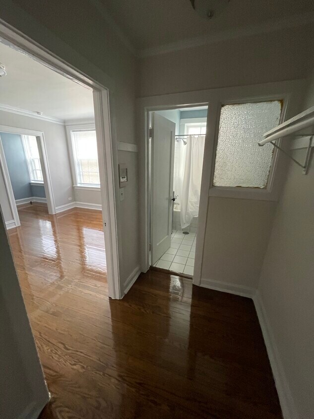 1716 W Albion Ave, Chicago, IL 60626 Apartments Chicago, IL