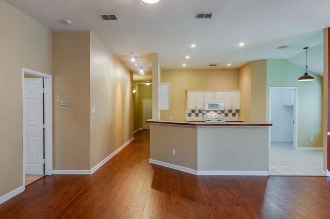 Building Photo - 11921 Gold Creek Dr E