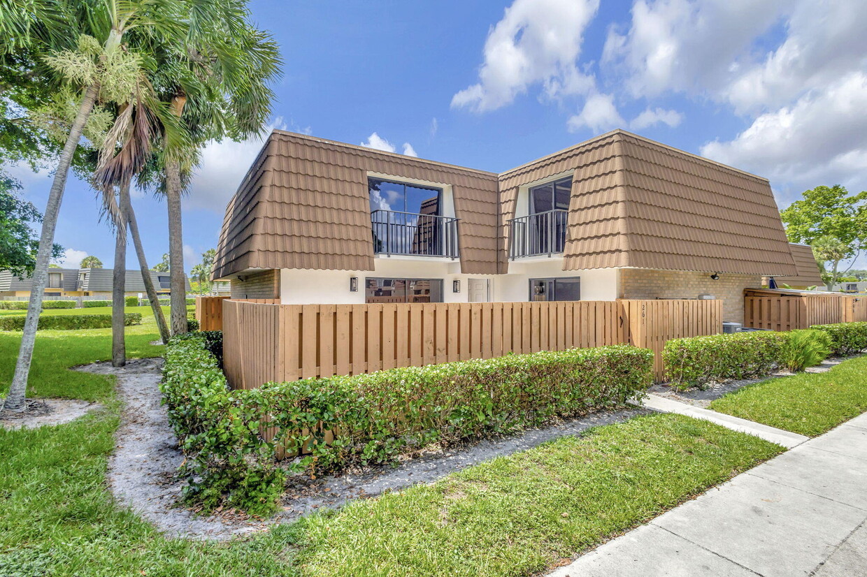 Primary Photo - 261 Charter Way
