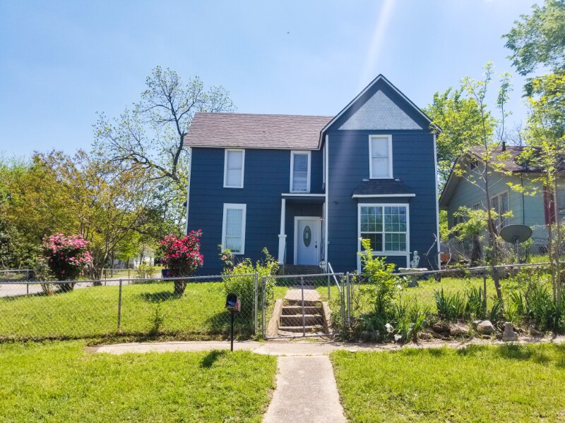 700 W Munson St, Denison, TX 75020 House for Rent in Denison, TX