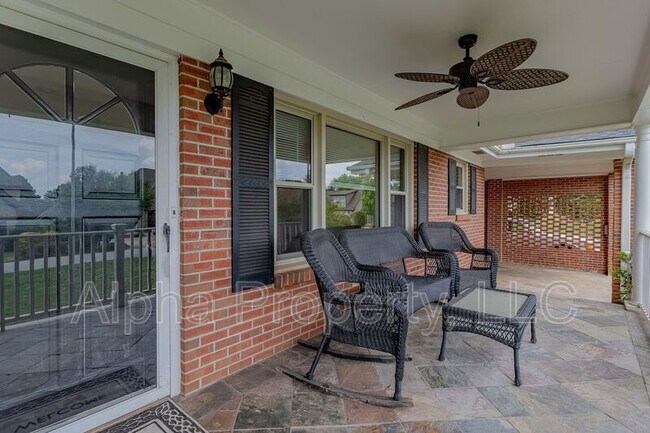 Foto del edificio - 109 Roberts Cir