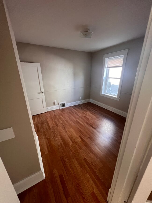 Building Photo - 1434 Woodland Dr