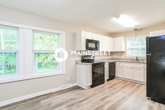 Foto del edificio - 4 Bedroom Pet-Friendly Home in Charlotte, NC with Main Street Renewal