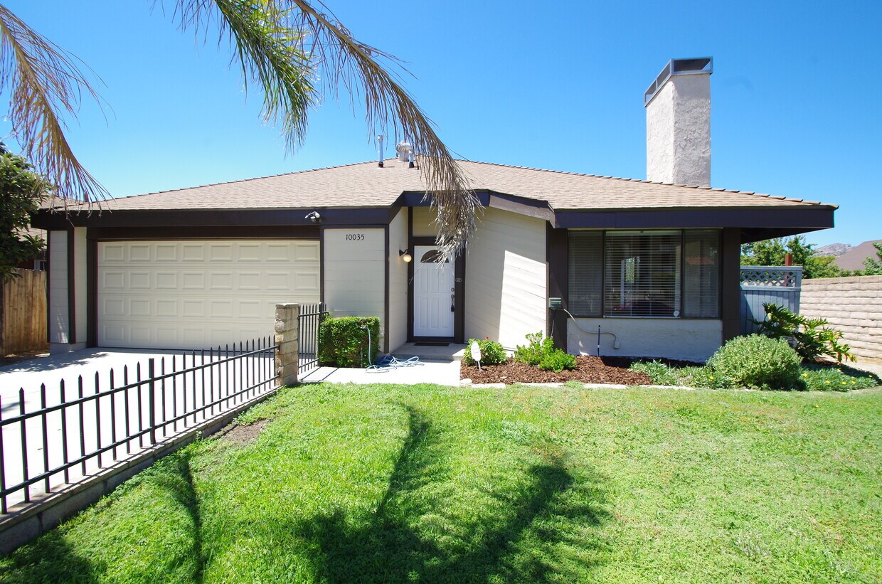 Foto principal - 10035 Owensmouth Ave