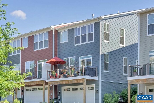 Building Photo - 982 Belvedere Way