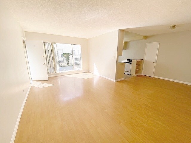 Primary Photo - 1207 N Ardmore Ave