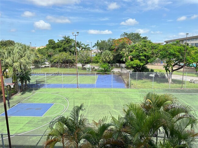 Foto del edificio - 802 NW 87th Ave
