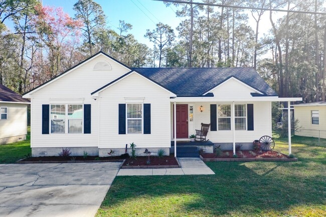 Building Photo - 4131 Eve Dr E