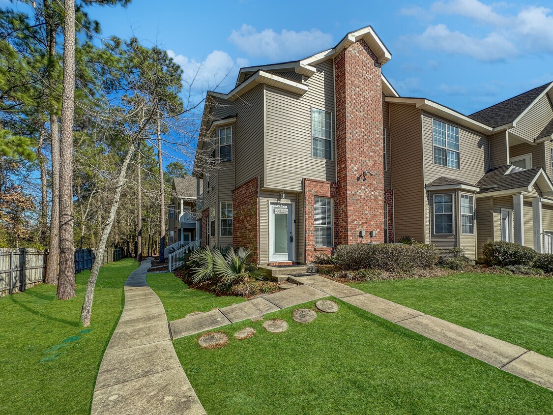 Primary Photo - 521 Spartan Dr