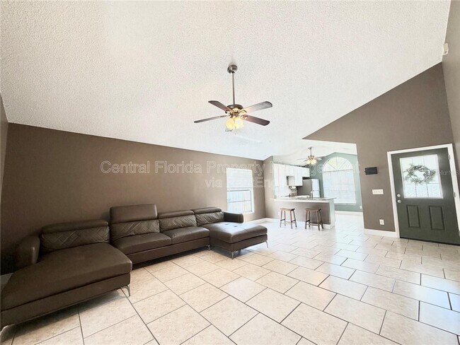 Building Photo - 10227 Comfort Cir