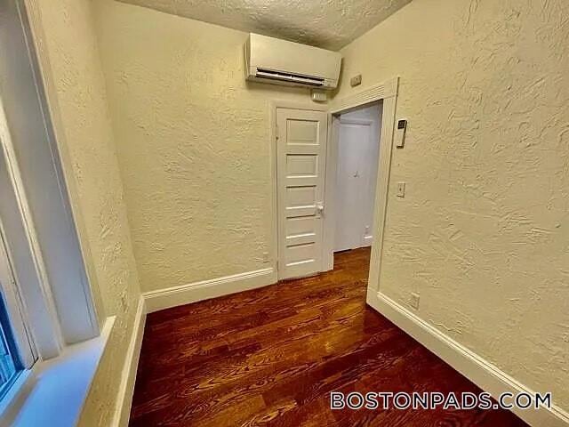 Building Photo - 4 Garden Ct St