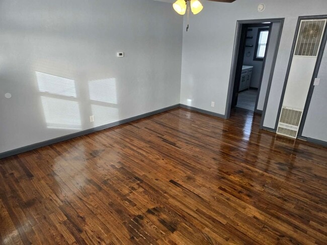 Building Photo - Soda Triplex