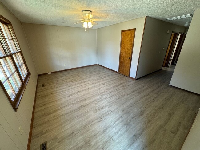 Building Photo - 1158 S Craig Ave