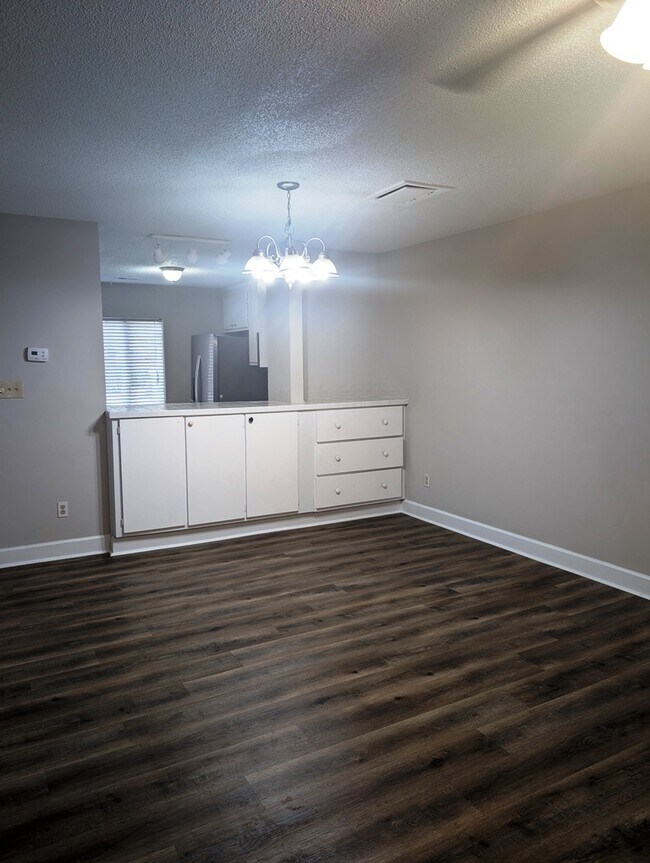 Foto del edificio - 3503 Christopher Dr NW