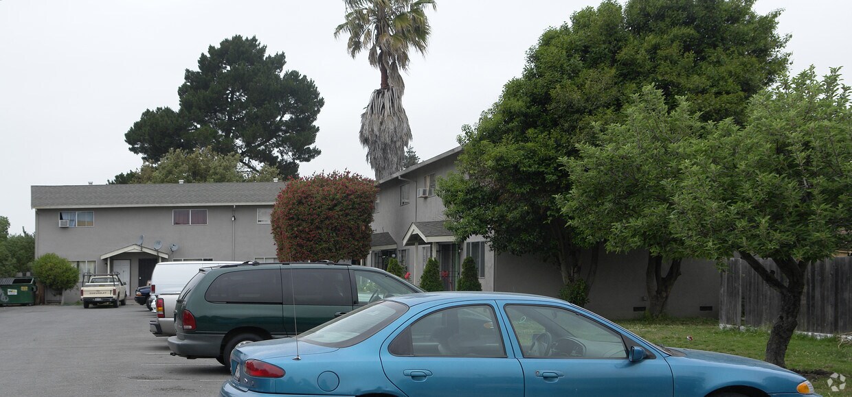 Building Photo - 366-368 Sunset Blvd