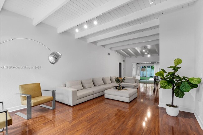 Building Photo - 360 Harbor Ct