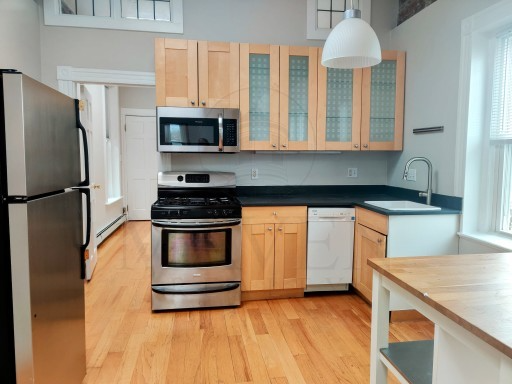 Foto principal - 146 Berkshire St
