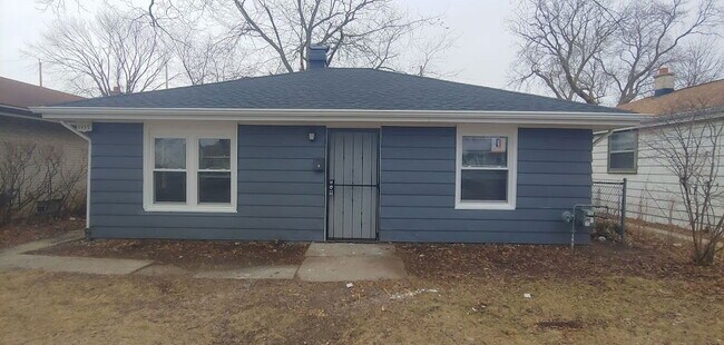 Foto del edificio - 5955 N 79th St