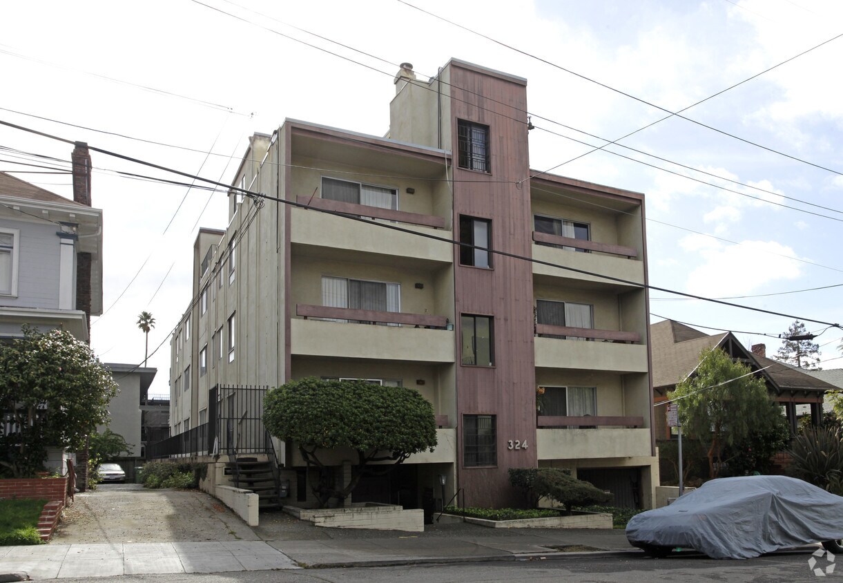 Building Photo - 324 Warwick Ave