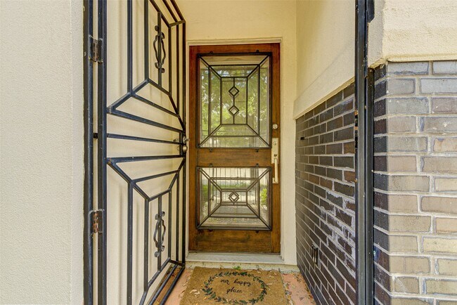Building Photo - 113 Tuam St