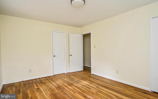 Foto del edificio - 9531 Old Creek Dr