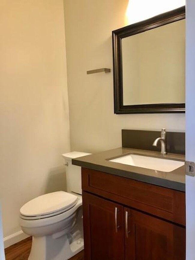 Building Photo - 5 bedroom 3.5 bath custom built home in Ka...