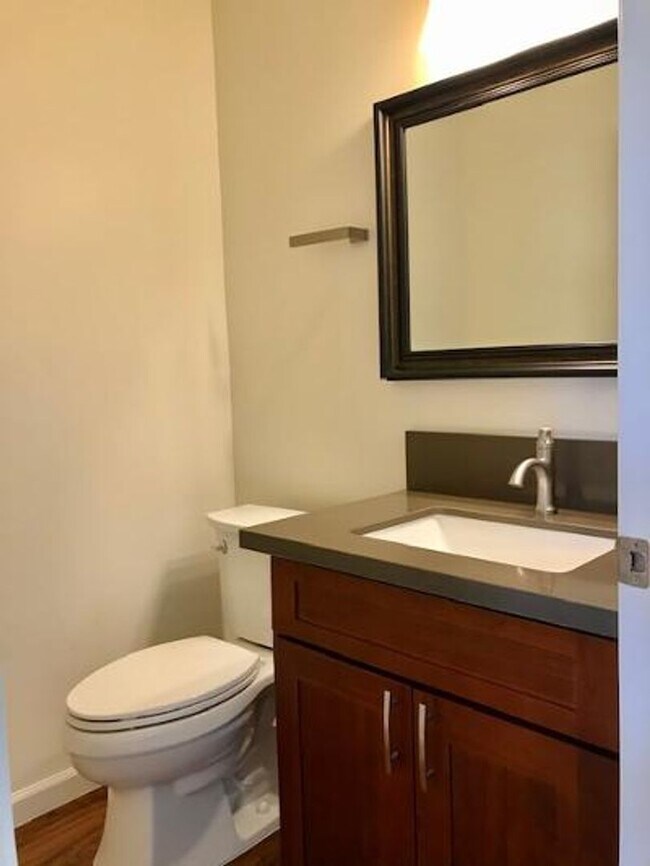 Foto del edificio - 5 bedroom 3.5 bath custom built home in Ka...