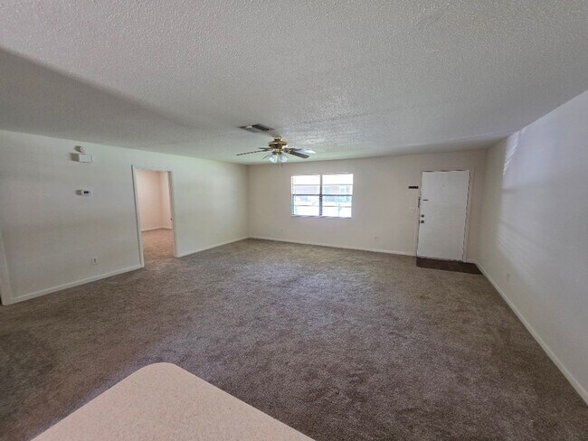 Foto del edificio - 2 Bedroom 2 Bathroom Edgewater Home