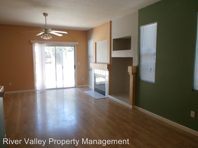 Building Photo - 4322 Hedge Ave