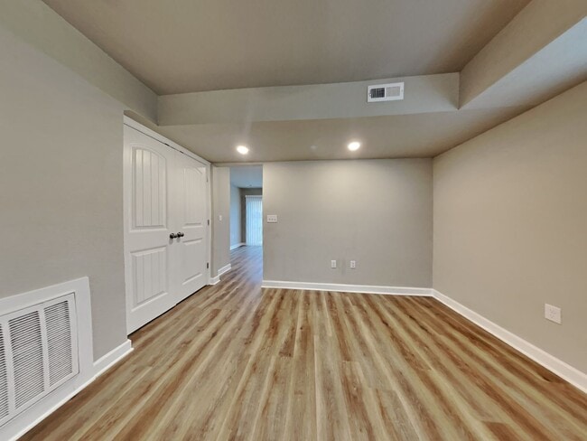 Foto del edificio - Spacious 3-Bedroom Home with Hardwood Floors & Patio in Blue Springs, MO