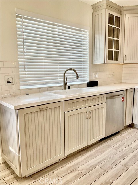 Foto del edificio - 587 E Arrow Hwy