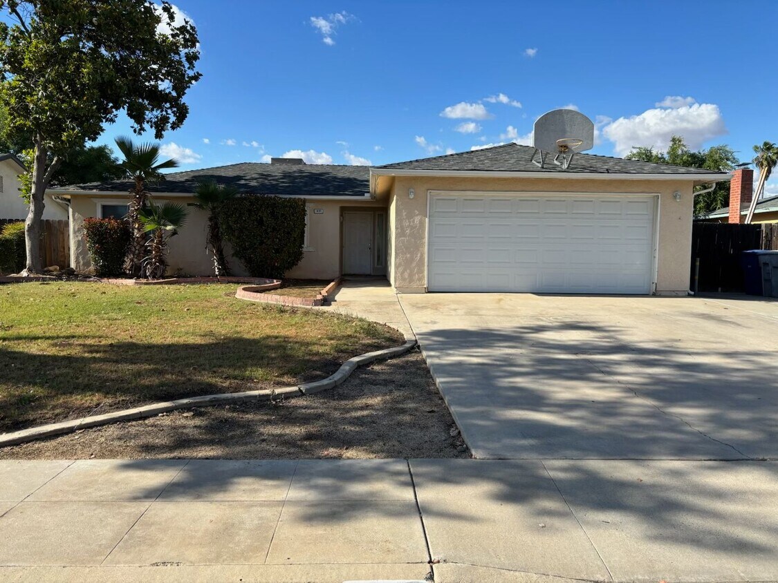 Foto principal - $2,250 Ashlan & Fowler, 3 Bedroom - Griffi...