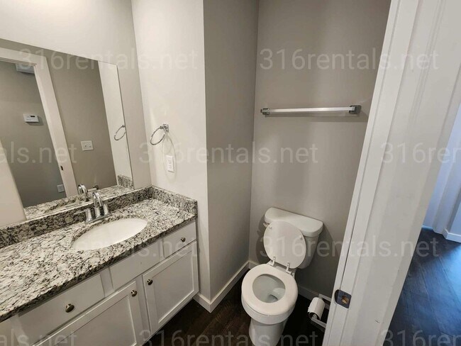 Foto del edificio - 1813 E 69th Ct N